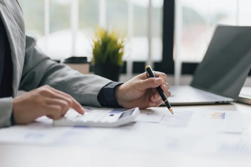 financial-data-analysis-at-a-bright-desk